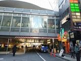 JRや銀座線とは少し離れた井の頭線渋谷駅。吉祥寺側は下町のような風情も感じられる（撮影：南正時）