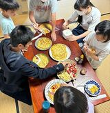 昼食にみんなでクレープ作り