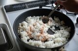 ご飯を加えて加熱