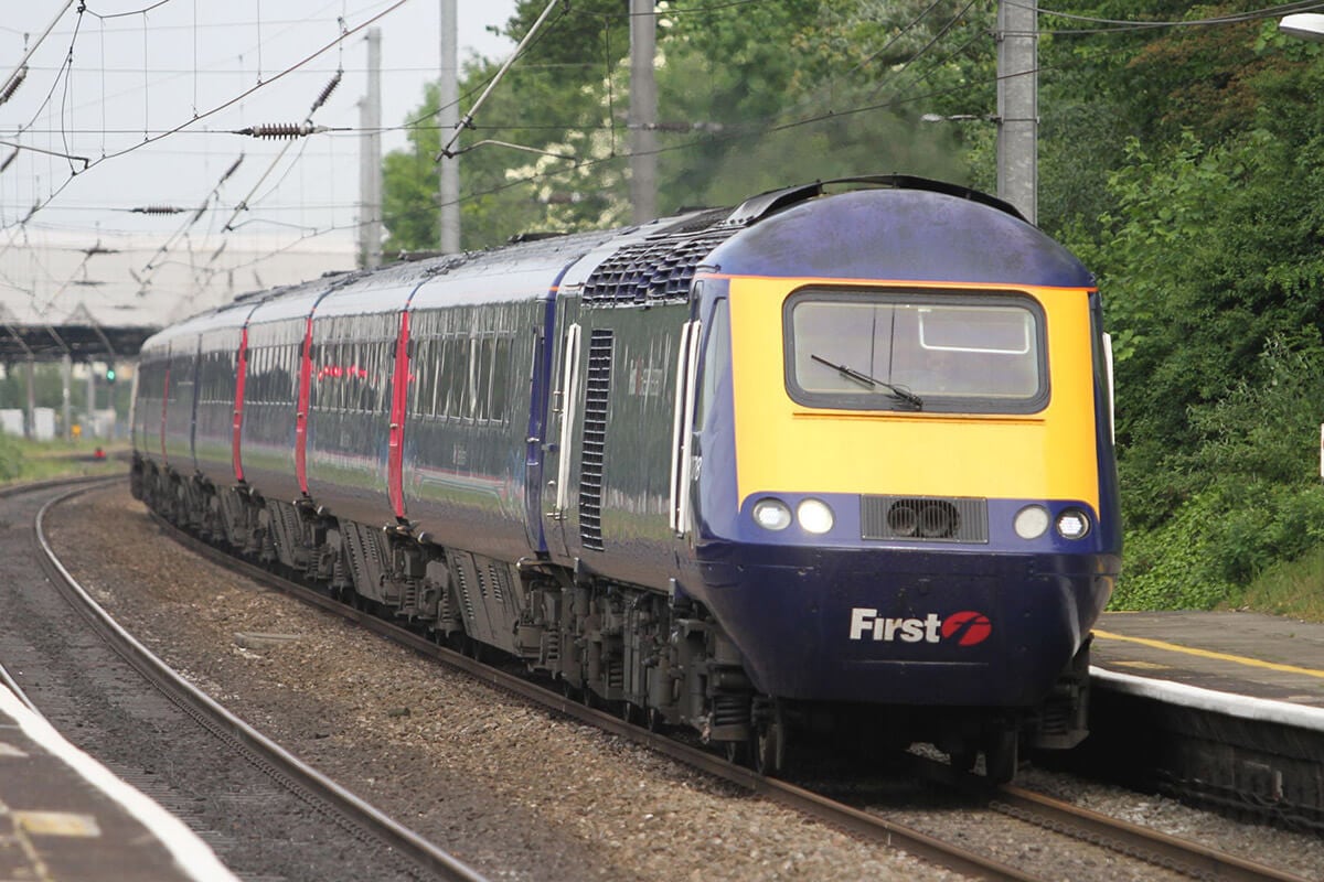 日本の鉄道｢英語アナウンス｣は回りくどい？ 英国のようにもっと