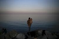 EU､2017年までに難民が300万人流入へ 欧州委は成長率の押し上げを見込む