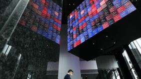 日経平均株価､最高値更新後に反落､半導体･AI関連中心に下げが広がる､日銀の金融政策決定会合を前に手控えムード