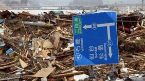 怒号の飛ぶ災対室で伝説の次官が一人静かに記した指示書､組織動かした最初の一声／トップ同士つないだインフラの正体