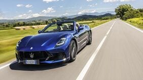 マセラティ新型｢グランカブリオ｣2400万円は絶妙か？ 911とは違う"大人GT"の真骨頂《試乗》