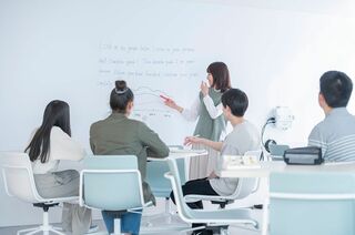 デザインの異なるプロジェクトルームがいくつかあり、授業やゼミ活動、学生たちのグループワークなど目的に合わせて使い分けている（写真：共愛学園前橋国際大学提供）