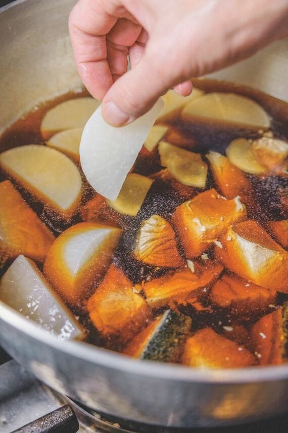 大きい鍋に入れて中火にかける