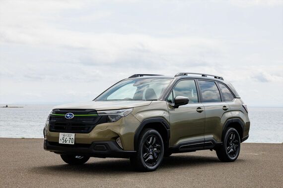 ラダー型ルーフレールや専用グリルでアウトドア要素の強い「X-BREAK」(写真:SUBARU)