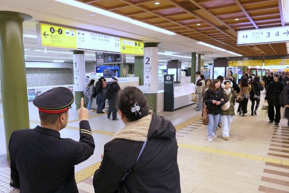 近鉄奈良駅構内 外国人観光客