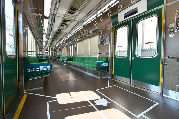 「甲子園号」の車内。バッターボックスが
