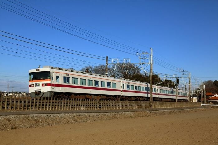 特急「しもつけ」として走る350型