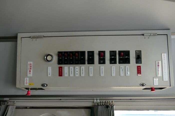 南海ラピートの運転席