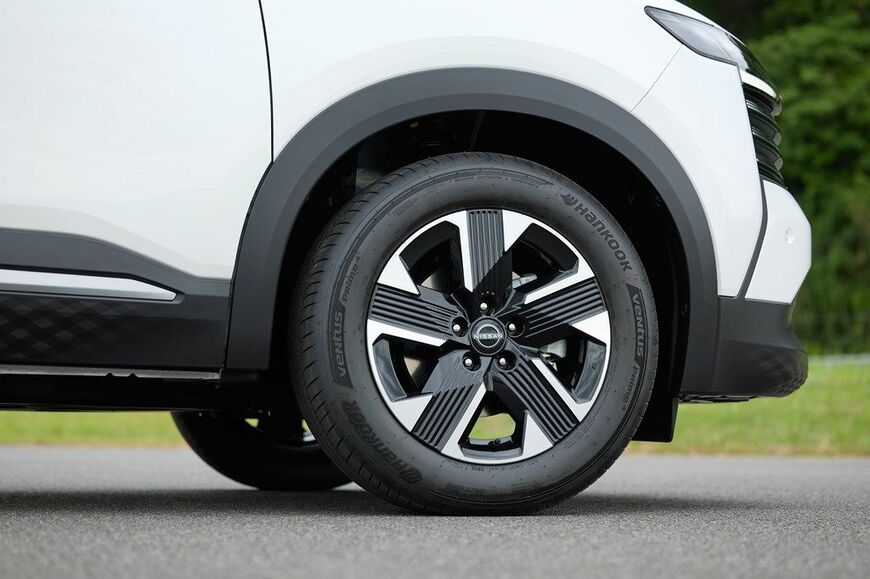 日産の新型「キックス」Xグレード
