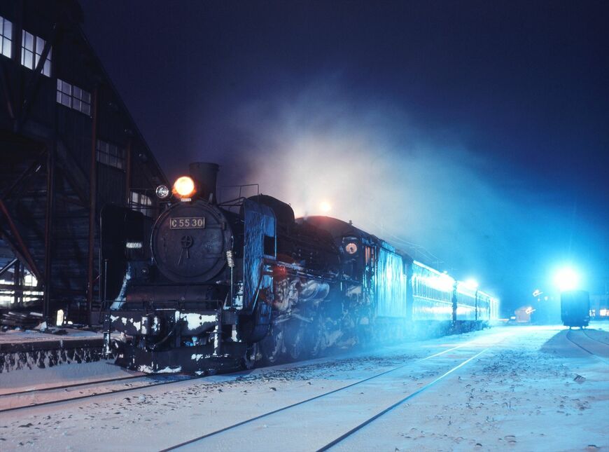 雪の南稚内駅に到着した321列車。終着の稚内はもうすぐだ（撮影：南正時）