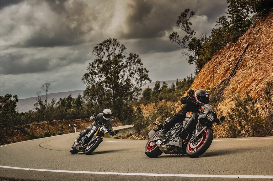 スズキの新型「GSX-8T/GSX-8TT」（写真：スズキ）