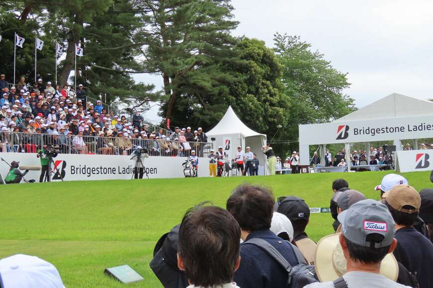 大盛況の女子ツアー「ブリヂストンレディスオープン」（写真：筆者撮影）