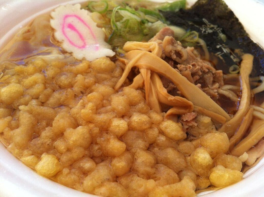 「東京ラーメンショー2012」で提供された鶏中華。半田さん自身、「今思えば自分はなんというラーメンを出していたんだろうと怖くなる」と振り返るが、筆者のメモにも、微妙な感想が残っていた（筆者撮影）