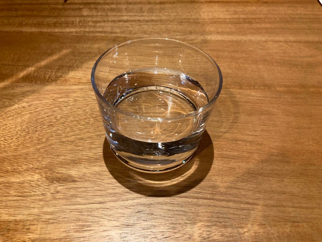 水の入ったグラス