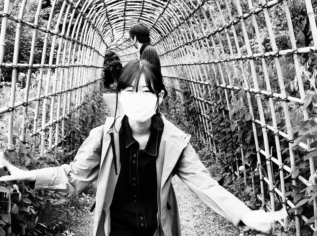 写真部では随時撮影会をおこなっており、学生のボランティアも参加する。向島百花園での撮影会の一枚（クラキさん撮影・提供）