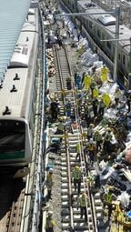 ほぼ移動が済んだ線路。両側を電車がひっきりなしに走る