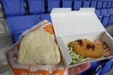 長崎名物・角煮まんとアジフライ（写真：筆者撮影）