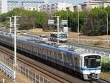 合併直前、「ありがとう泉北高速鉄道」のヘッドマークを付けた電車（記者撮影）