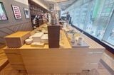 ビュッフェブースには50品以上のメニューが並ぶ（詳細は画像ページにて紹介しています）（筆者撮影）