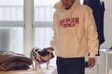 Netflixオリジナルドラマのストレンジャー・シングスにハマりすぎてGUから出たコラボ服も買った夫（筆者撮影）