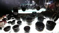 どうしたニコン､足引っ張るカメラ事業 コンパクトはスマホ､一眼レフはキヤノンにやられた
