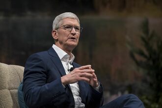 アップルCEO自社株825億円相当の報酬受け取りへ