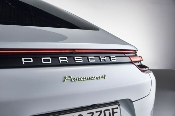 ポルシェ パナメーラ 4 E-ハイブリッド｜Porsche Panamera 4 E-Hybrid
