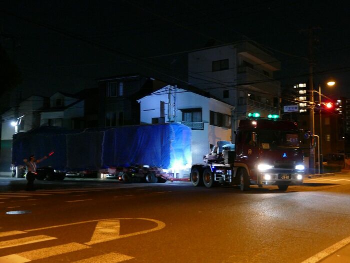 横浜へ向けて出発するデハ230形