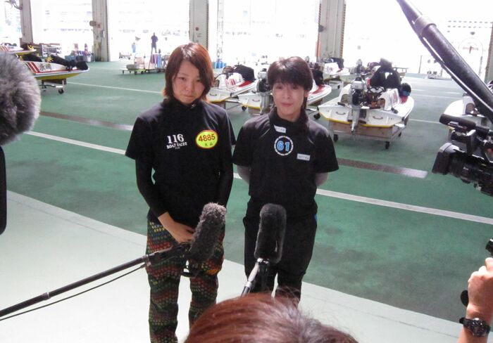 レース前のインタビューを受ける大山親子