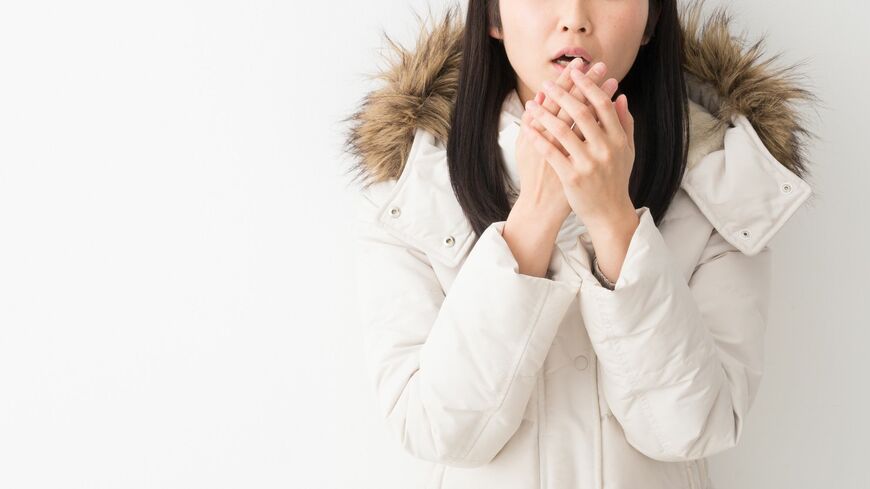 今年の冬は寒くなりそう。どれくらい気温が下がるのか、気象予報士が解説します（写真：polkadot／PIXTA）