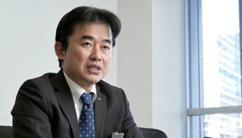 「成果もしっかり上げてもらう」と語るJR東海の小峰宏夫・人事部勤労課長（撮影：梅谷秀司）