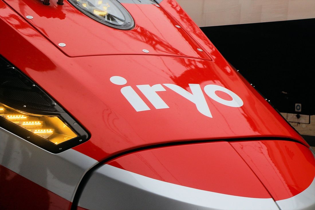 車体に入った「iryo」のロゴ（撮影：橋爪智之）