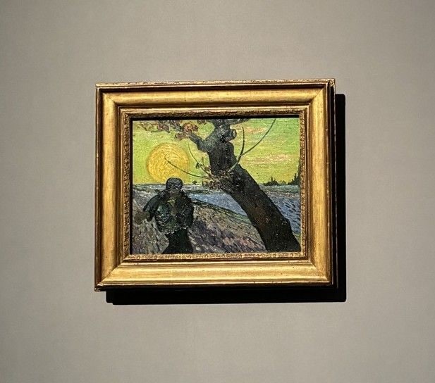 ゴッホは、農民画で知られるミレーの《種まく人》を早くから模写していた。この主題を自ら描くことは、彼にとって長年の大きな願いでもあったフィンセント・ファン・ゴッホ 《種まく人》 1888年11月、油彩・カンヴァス、32.5×40.3cm、ファン・ゴッホ美術館（アムステルダム）（フィンセント・ファン・ゴッホ財団） 出品：「ゴッホ展 家族がつないだ画家の夢」東京都美術館