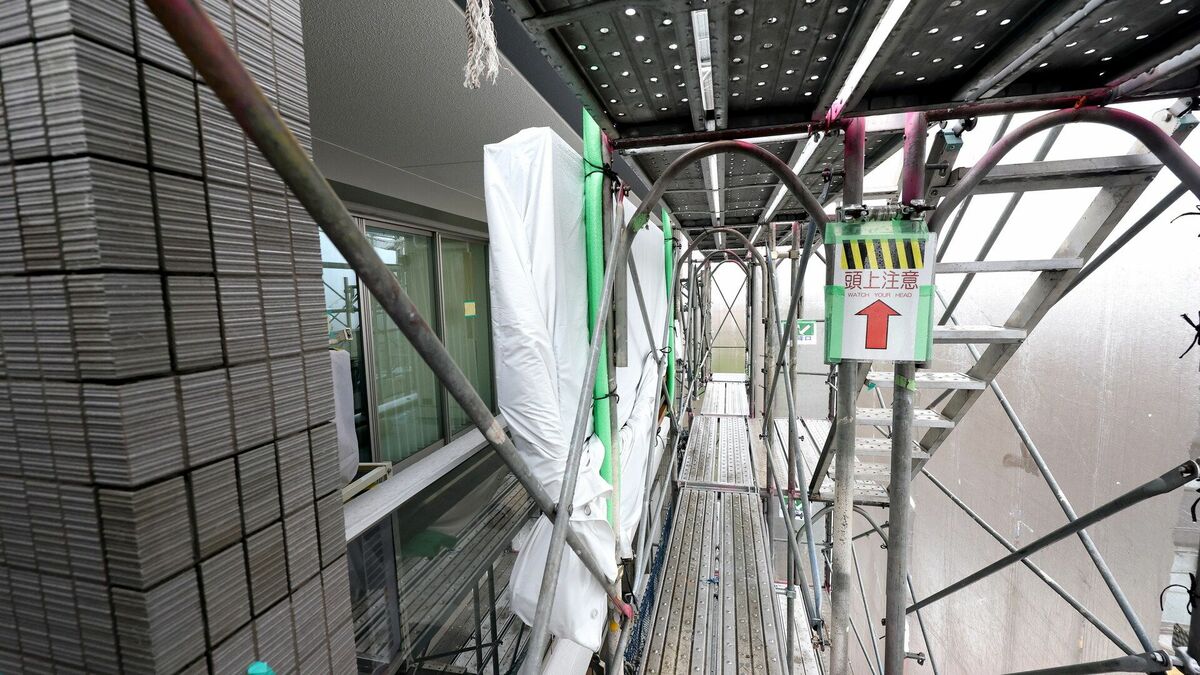 マンション大規模修繕に大逆風、資材高騰と談合問題で工事遅延