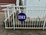 「ドック広場」に残る「IHI」の文字（筆者撮影） 