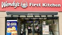 月見商戦の勝者はマックでも､モスでもない⋯？｢美味すぎる｣と話題､ファーストキッチンの｢餅入り月見バーガー｣の感想 