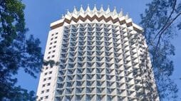 《旧ソ連》感がすごい！｢社会主義時代の高層ホテル｣に｢まるで団地な宿｣…カザフスタンで見た不思議な光景