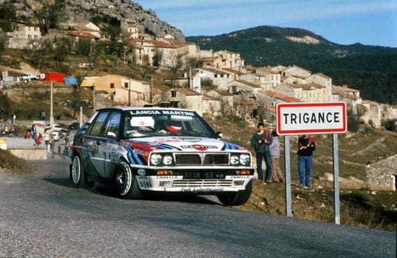 WRCでのデルタHFインテグラーレはマルティ二カラーも特徴的だった（写真：Stellantis）