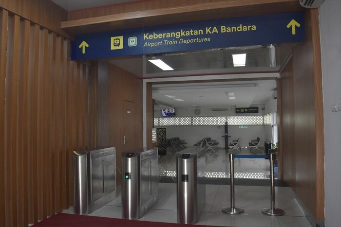 ジョグジャカルタ駅の空港鉄道専用改札口