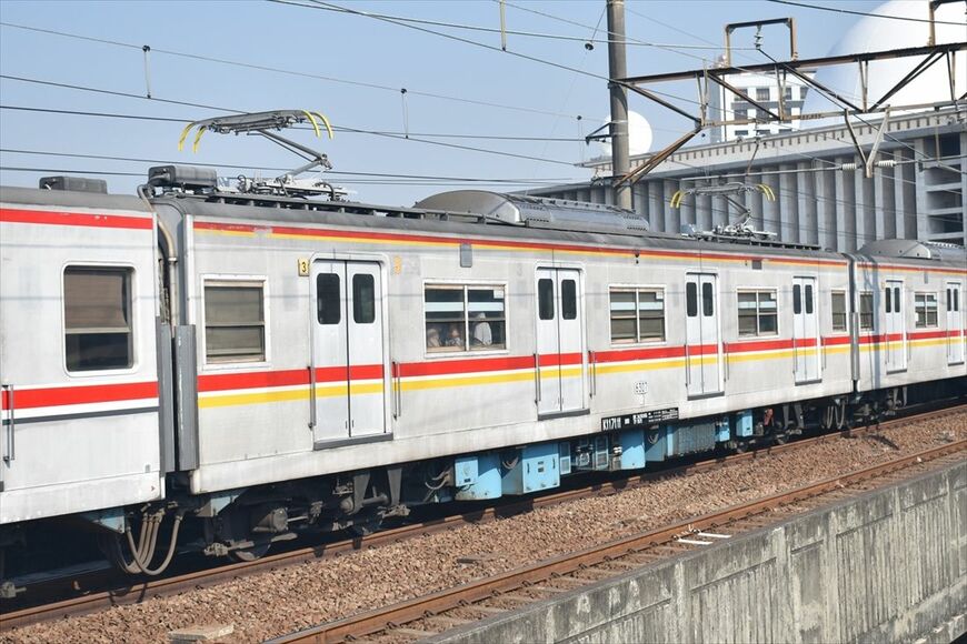 予備品としてKCIに納入された東洋電機製造製のパンタグラフ。元東京メトロ6000系車両に搭載されている（筆者撮影）