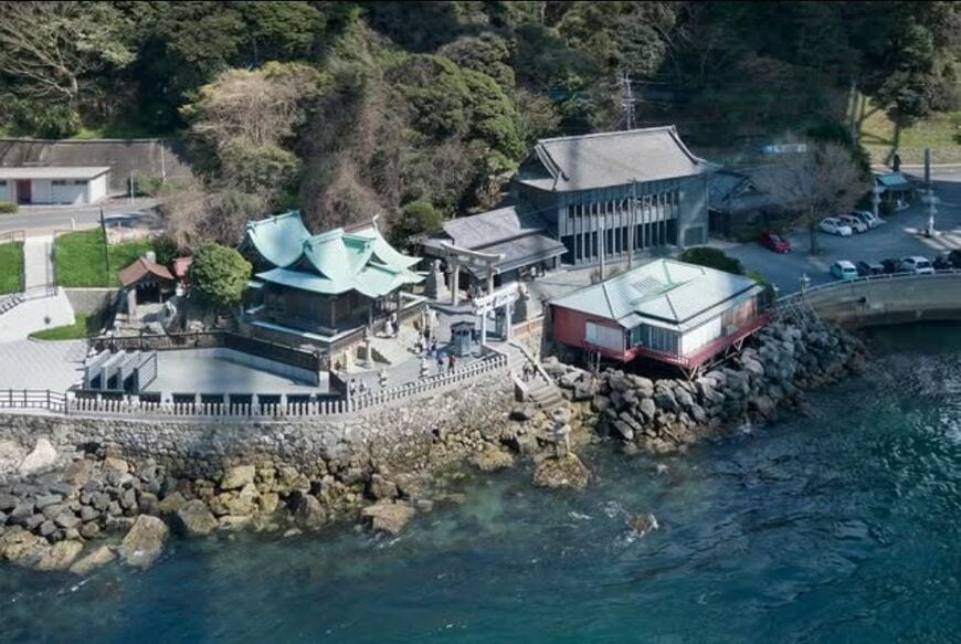 「壇ノ浦の戦い」や「巌流島の決闘」など、数々の歴史の舞台となった関門海峡に面して鎮座する和布刈神社（写真：和布刈神社公式より）