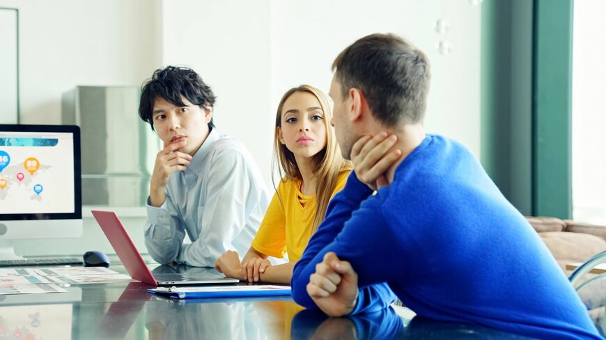 「すごい会議」によって、緊張感・意見発表のしくみ・主体性を手に入れた大橋さんたちは、次のステップに進んでいきます（写真：metamorworks／PIXTA）