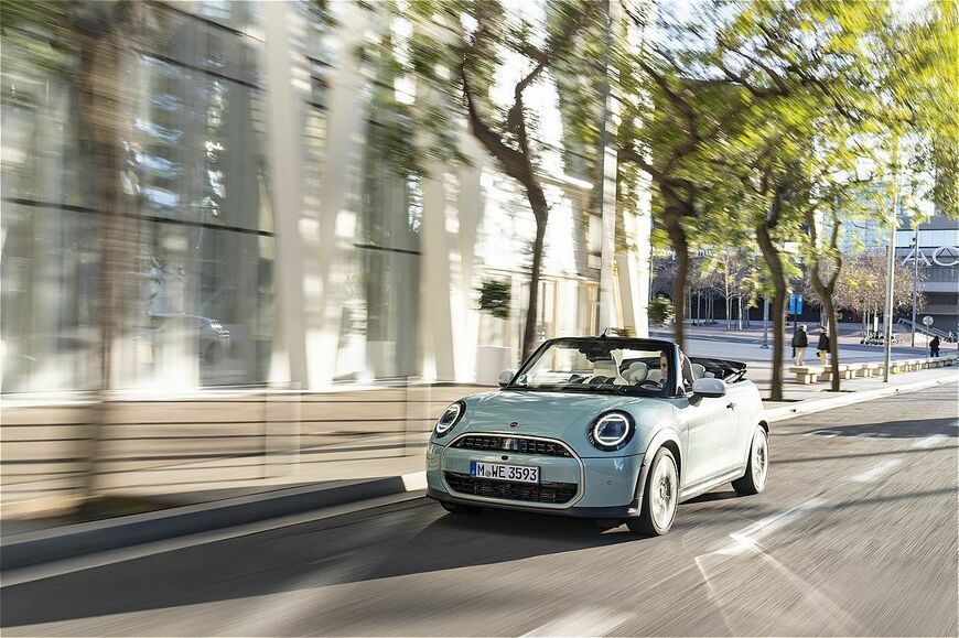 MINI（ミニ）の新型「ミニ・クーパー・コンバーチブルS」（写真：MINI）