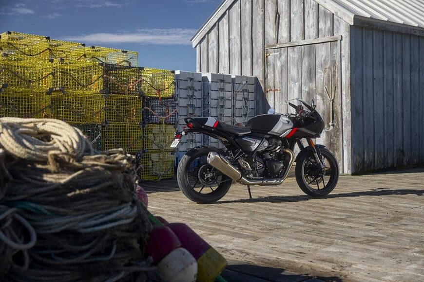 トライアンフの新型バイク「スラクストン400」（写真：トライアンフモーターサイクルズジャパン）