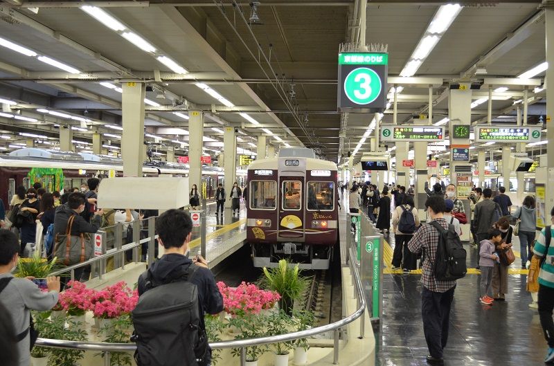 定期運行を終了する6300系「京とれいん」（筆者撮影）