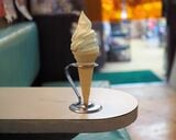 神戸六甲牧場のソフトクリーム（400円）。ミルク感豊かで濃厚な味わいが特徴（筆者撮影）