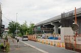 瓜生堂駅（仮称）付近の工事の様子。奥に近鉄奈良線が見える（撮影：伊原薫）